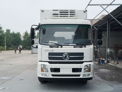 东风天锦6.1米冷藏车与高空作业车 专业领域的可靠伙伴